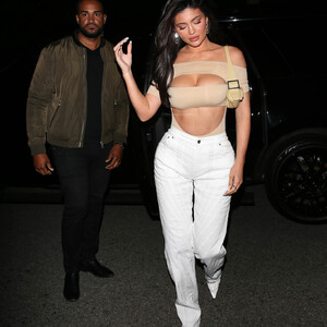Free nude Celebrity Kylie Jenner 004 pic