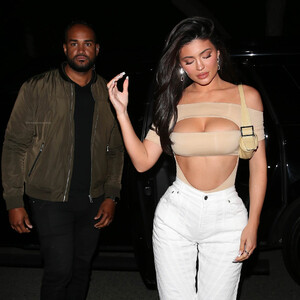 Naked Celebrity Pic Kylie Jenner 013 pic
