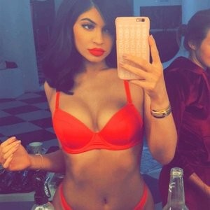 Kylie Jenner Sexy (2 Photos) – Leaked Nudes