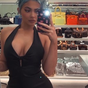 Kylie Jenner Sexy (2 Pics) – Leaked Nudes