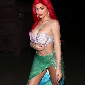 Celeb Nude Kylie Jenner 002 pic