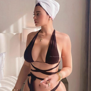 Leaked Celebrity Pic Kylie Jenner 005 pic