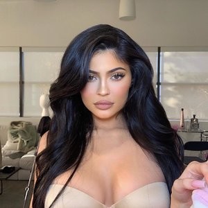 Kylie Jenner Sexy (4 Hot Pics) – Leaked Nudes