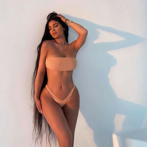 Kylie Jenner Sexy (5 Hot Photos) – Leaked Nudes