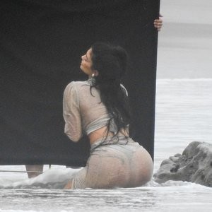 Celeb Nude Kylie Jenner 006 pic