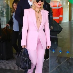 Lady Gaga Braless (30 Photos) – Leaked Nudes