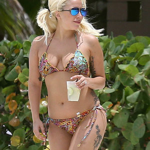 Lady Gaga in Bikini (33 Photos) – Leaked Nudes