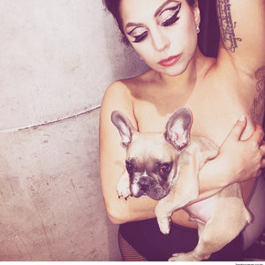 Lady Gaga Topless (1 Photo) – Leaked Nudes