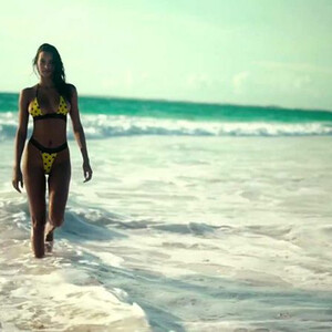 Famous Nude Lais Ribeiro 131 pic