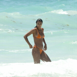 Lais Ribeiro Takes a Dip in the Ocean in Mexico (63 Photos) – Leaked Nudes