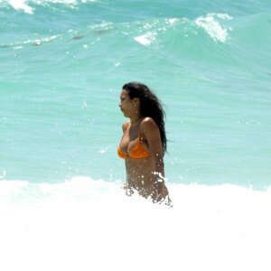 Celeb Naked Lais Ribeiro 053 pic