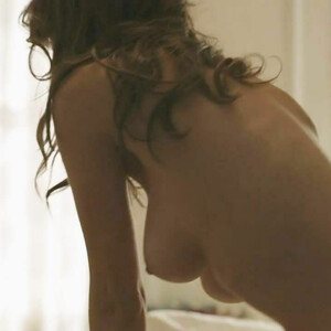 Celeb Nude Lake Bell 054 pic