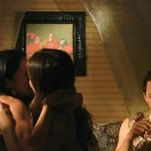 Celeb Nude Lake Bell 063 pic