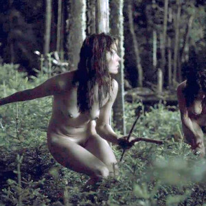 Nude Celeb Lake Bell 070 pic