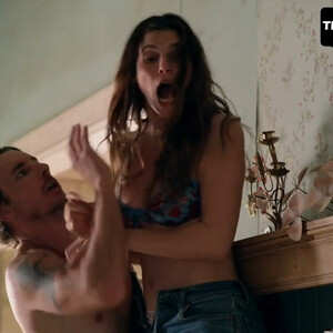 Celebrity Naked Lake Bell 087 pic