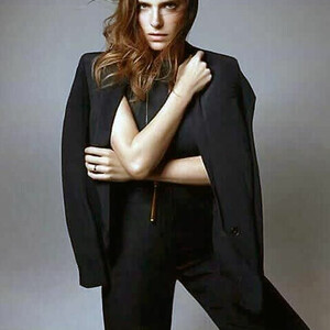 Naked Celebrity Lake Bell 114 pic