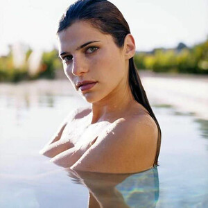 Celeb Nude Lake Bell 134 pic