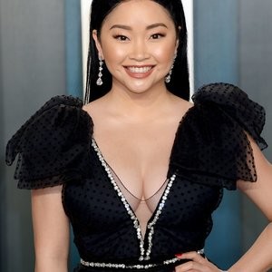 Lana Condor Displays Her Tits at the Vanity Fair Oscar Party (22 Photos) – Leaked Nudes