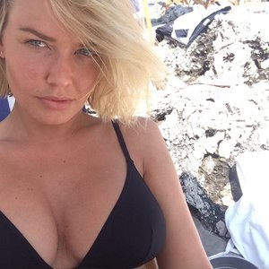 Free nude Celebrity Lara Bingle 100 pic