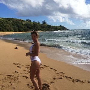 Naked Celebrity Lara Bingle 142 pic