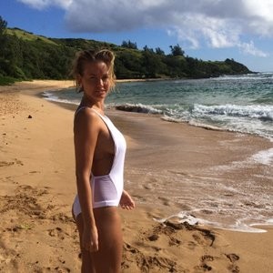 Naked Celebrity Lara Bingle 154 pic