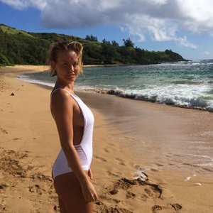 Best Celebrity Nude Lara Bingle 155 pic
