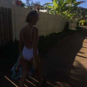 Free nude Celebrity Lara Bingle 205 pic