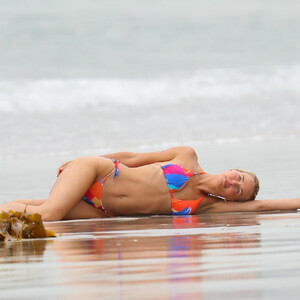 Hot Naked Celeb Lara Bingle 031 pic