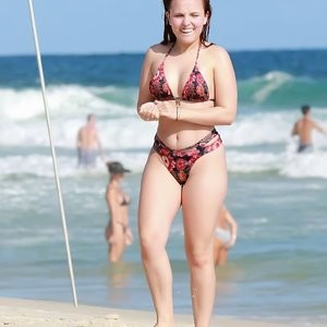 Larissa Manoela Displays Her Sexy Booty on the Beach (11 Photos) - Leaked Nudes