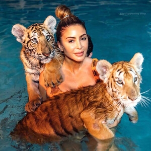 Larsa Pippen Gets Into a Swimming Pool with a Giant Tiger (2 Photos) - Leaked Nudes