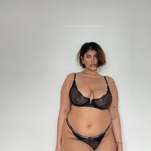 Famous Nude La'Tecia Thomas 012 pic