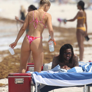 Free nude Celebrity Laura Ivaniukas 021 pic