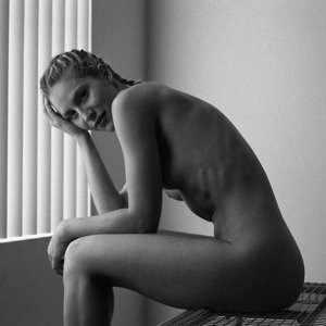 Celeb Naked Lauren Bonner 013 pic