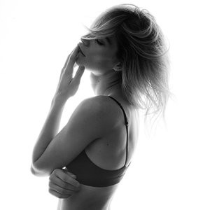 Hot Naked Celeb Lauren Bonner 007 pic