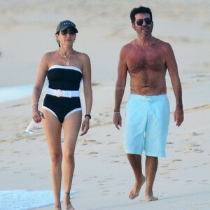Lauren Silverman Enjoys a Ride with Simon Cowell at Brandons Beach in Barbados (36 Photos) – Leaked Nudes