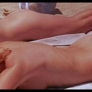 Free Nude Celeb Lea Thompson 028 pic