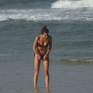 celeb nude Alessandra Ambrosio 041 pic