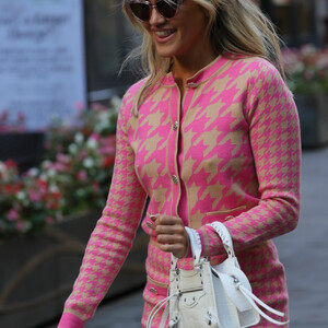 Nude Celebrity Picture Ashley Roberts 010 pic