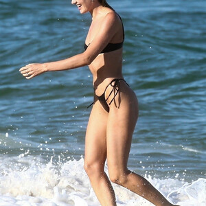 Celeb Nude Candice Swanepoel 007 pic