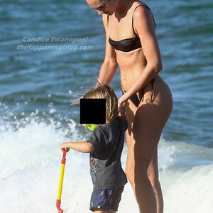 Celebrity Naked Candice Swanepoel 043 pic