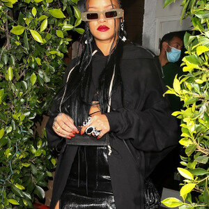 Naked celebrity picture Rihanna 002 pic