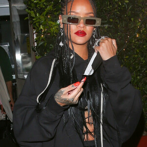 Celebrity Nude Pic Rihanna 009 pic