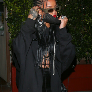 Celebrity Naked Rihanna 036 pic