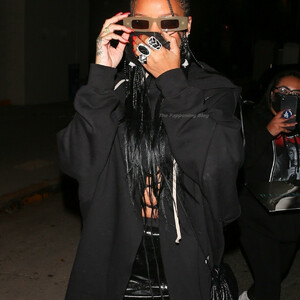 Celeb Nude Rihanna 040 pic