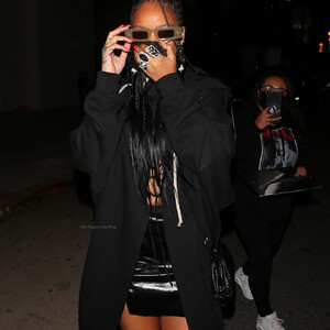 Free Nude Celeb Rihanna 057 pic