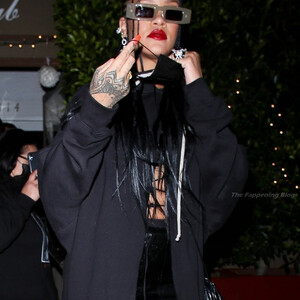 Celeb Nude Rihanna 065 pic