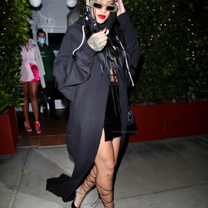 celeb nude Rihanna 075 pic