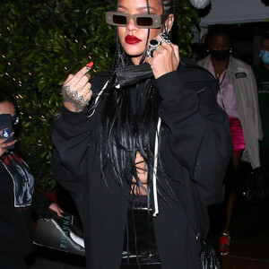 Celebrity Naked Rihanna 090 pic