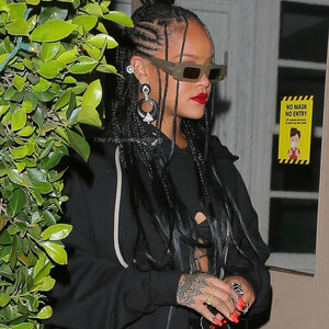 nude celebrities Rihanna 097 pic