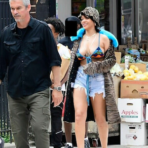 Celeb Naked Rihanna 008 pic